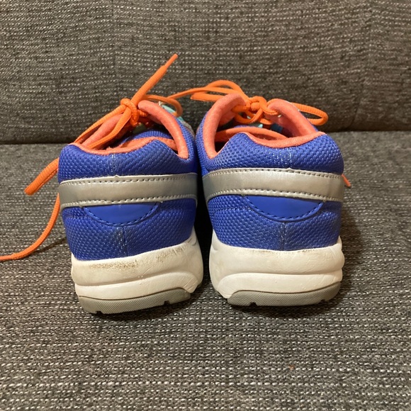 Vionic Alliance walking sneaker. Size 6.5. - Picture 6 of 7